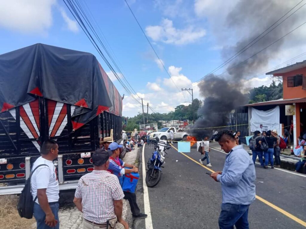 Asesina policía de Cuetzalan a campesino bloquean Papathapan
