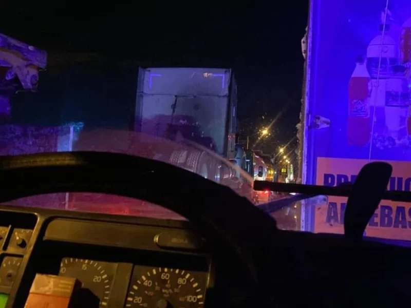 Asesinato de una mujer durante cateo provoca bloqueo de la autopista Puebla-Orizaba
