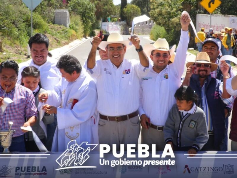 Gobernador de Puebla entrega carretera para 3 municipios