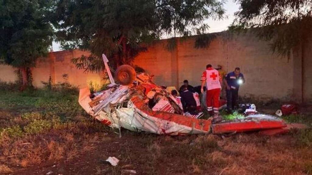 Avioneta destrozada en Sinaloa tras caer en evento de revelación de sexo de bebé.