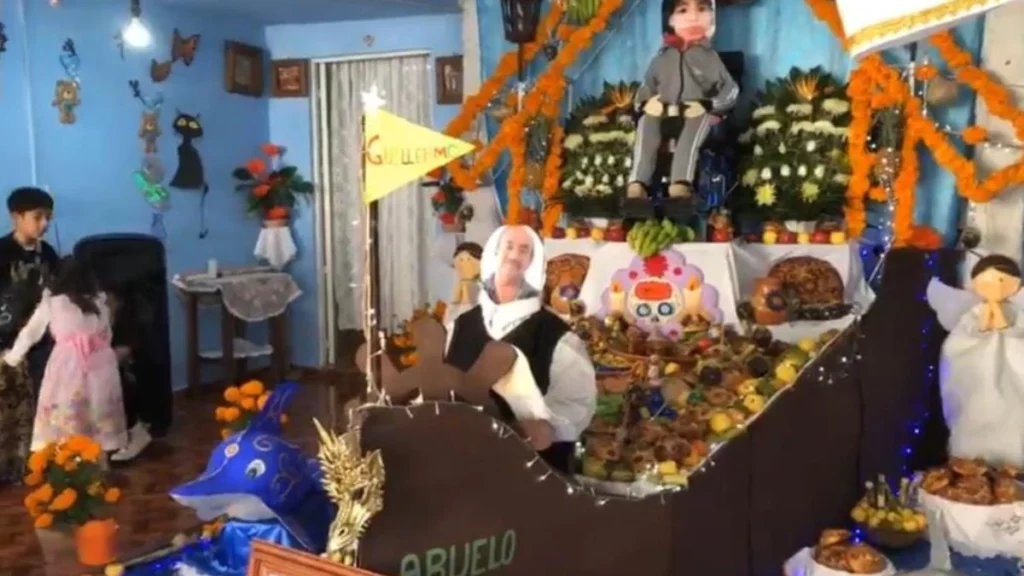 Ofrenda en San Pedro Cholula dedicada a los niños fallecidos