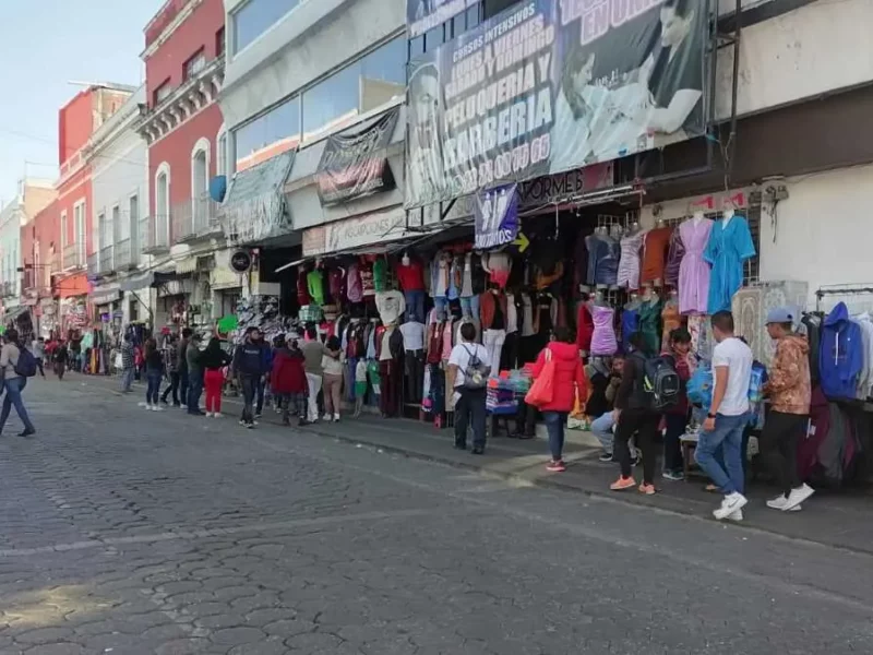 Más de 100 ambulantes regresan al centro de Puebla, aprovechan obras