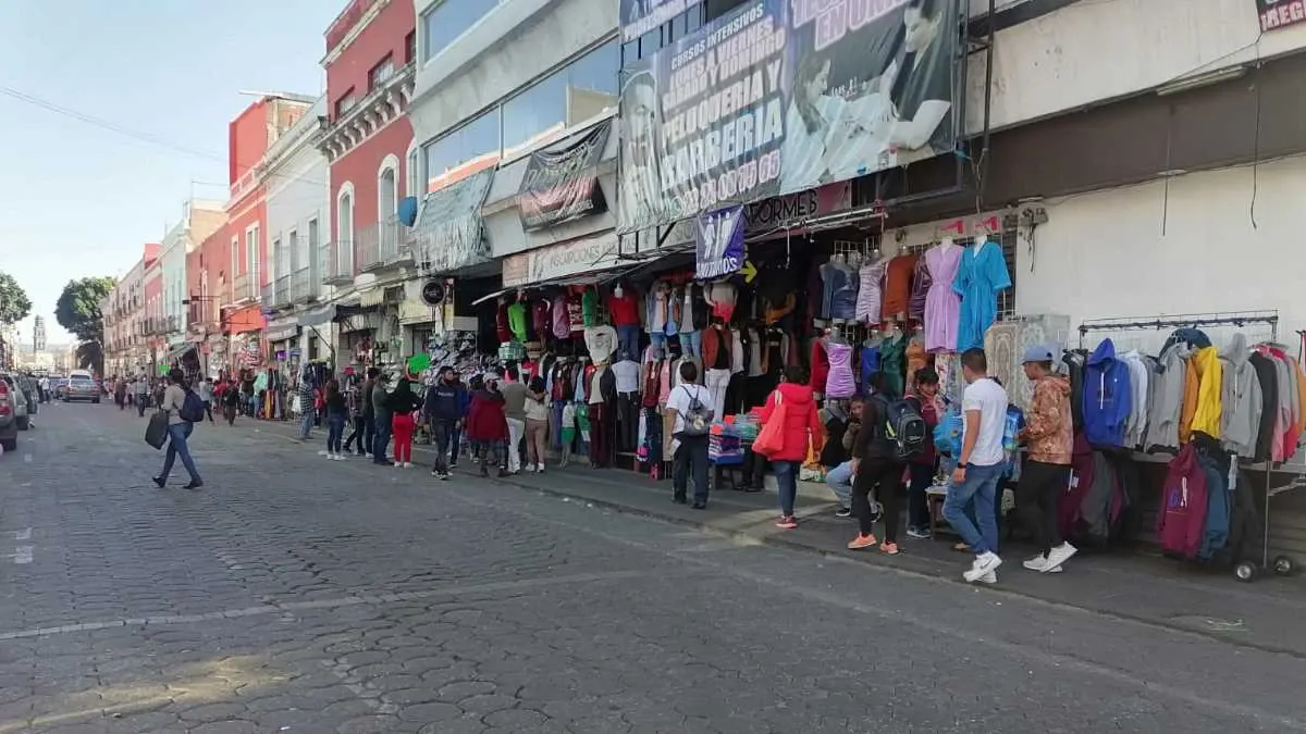 Más de 100 ambulantes regresan al centro de Puebla, aprovechan obras