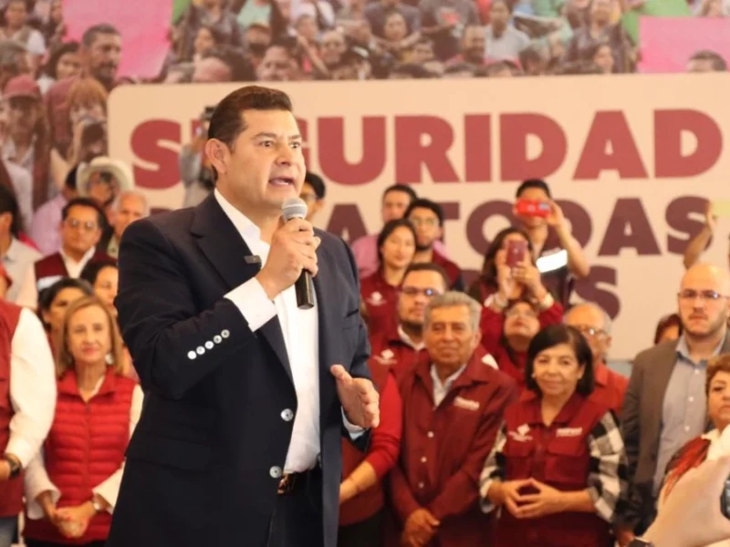 Alejandro Armenta en un foro sobre seguridad que organizó.