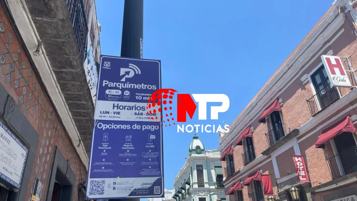 Anuncio de parquímetros en el centro de Puebla