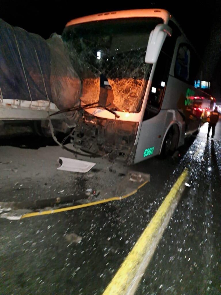 Autobús accidentado en la Cuacnopalan-Oaxaca