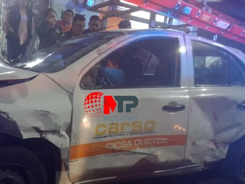 Automovilista ebrio choca contra siete autos en mercado Zapata