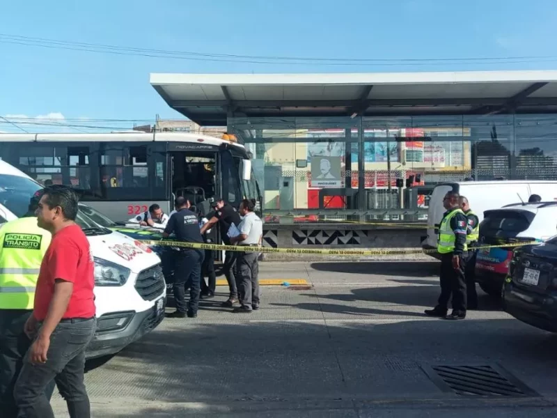 Conductor de RUTA atropella y mata a mujer en la 11 Sur en Puebla