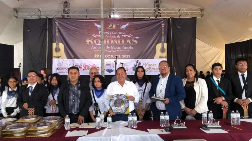 En Amozoc realizan 21 Festival Nacional de Rondallas