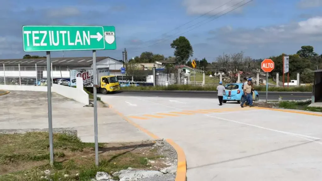 Porfirio Loeza inaugura pavimentaciones en unidad "Vicente Fox"