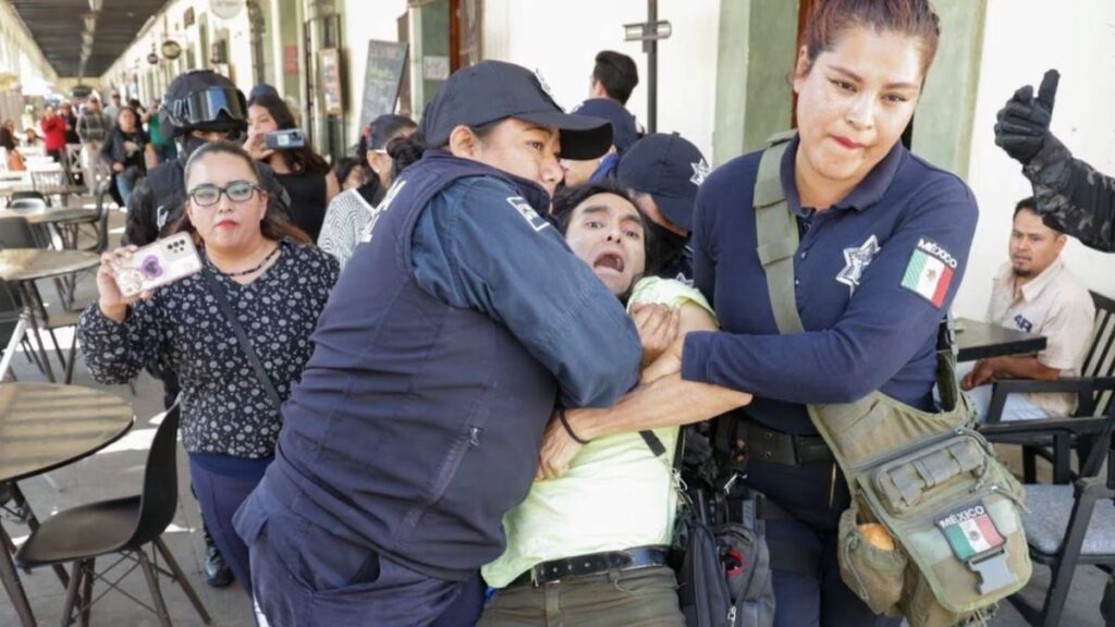 Liberan a reportero y comerciante detenidos en informe en Cholula