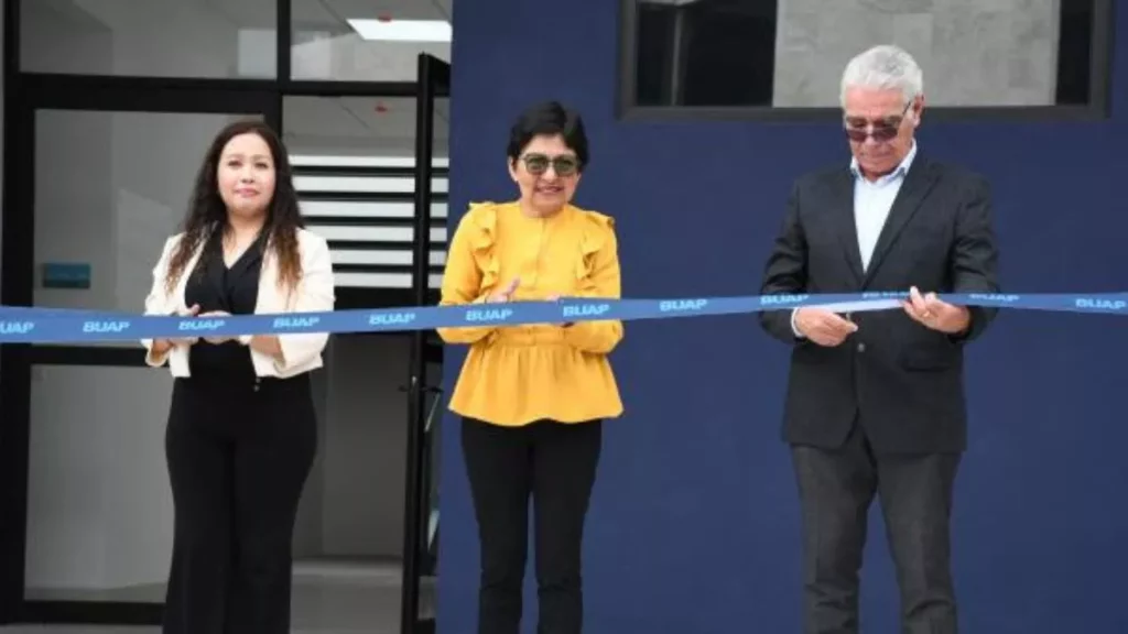 Lilia Cedillo inaugura edificio en la Facultad de Comunicación