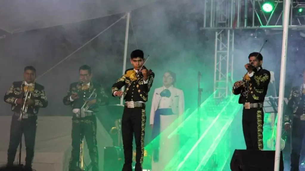 Mariachi Internacional Oro de México durante su actuación en la celebración Mexicana.