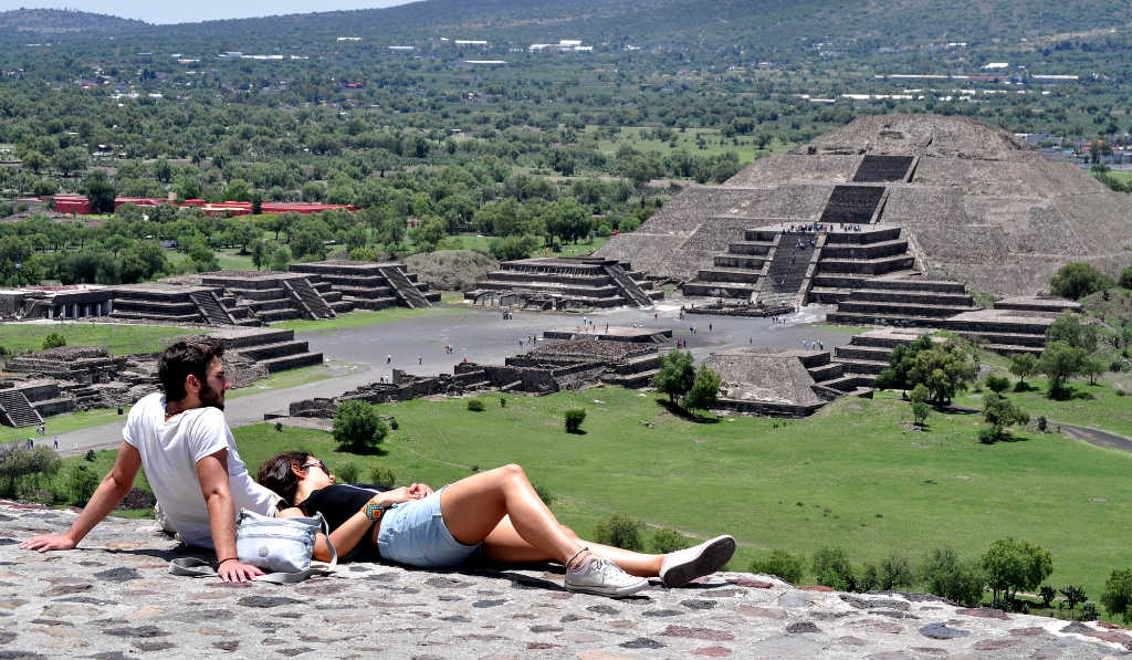 Pareja de viaje en México