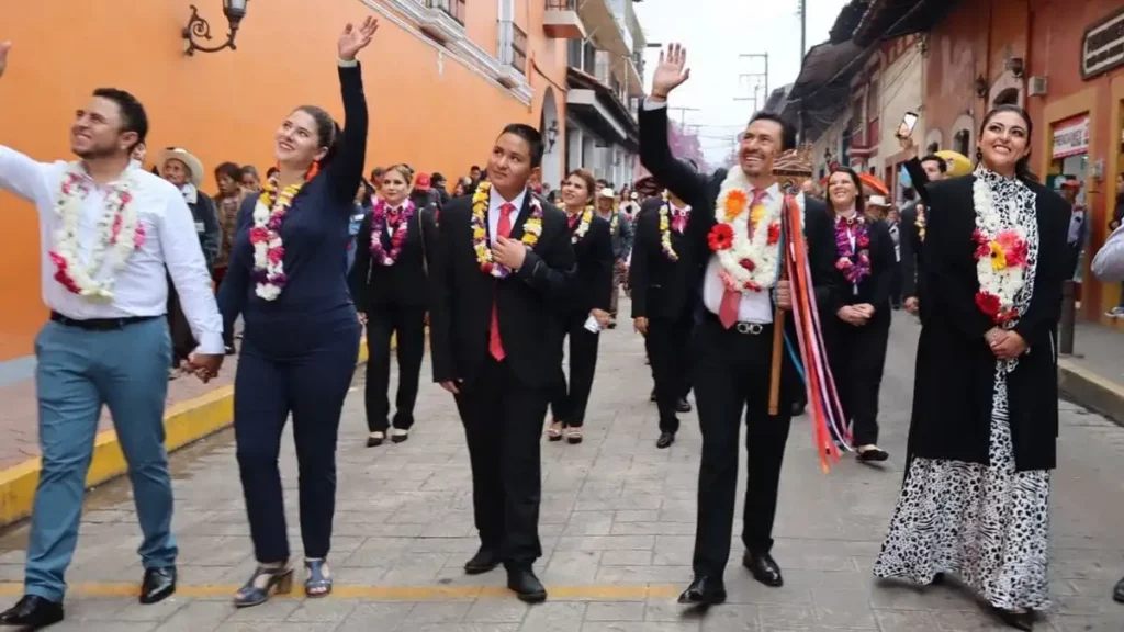 El alcalde Porfirio Loeza despúes de rendir su segundo informe de labores en Tlatlauquitepec