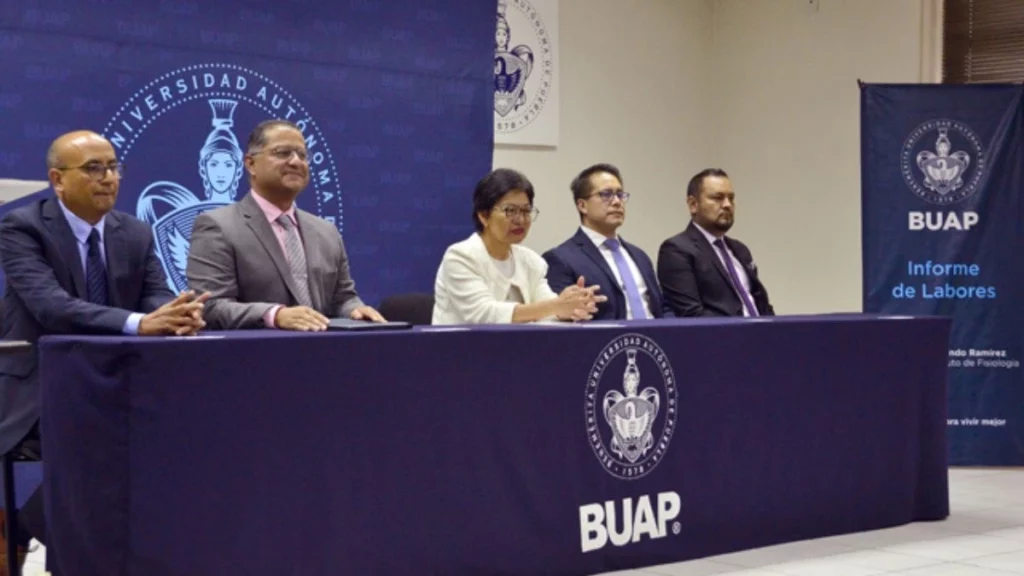 Rectora Lilia Cedillo en evento de la BUAP