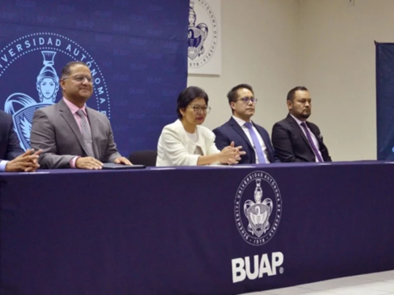 Rectora Lilia Cedillo en evento de la BUAP