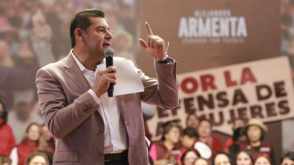 Senador, Alejandro Armenta en foro de mujeres en Puebla