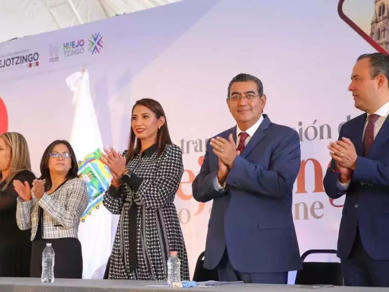 Sergio Salomón reconoce logros de Angélica Alvarado en Huejotzingo
