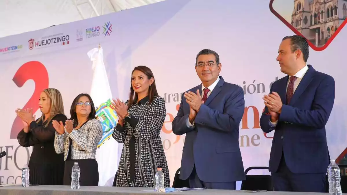 Sergio Salomón reconoce logros de Angélica Alvarado en Huejotzingo
