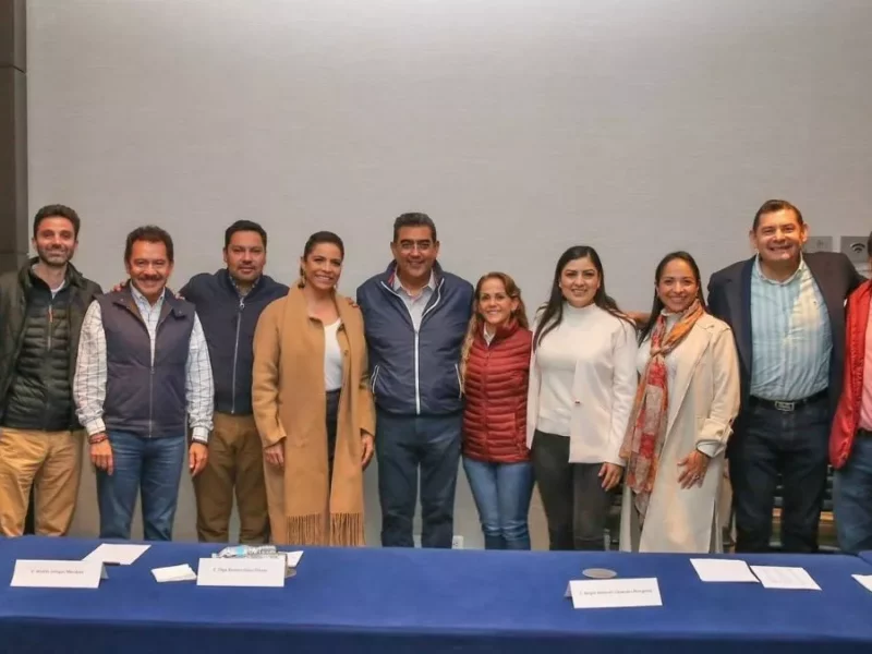 Sergio Salomón se reúne con los 7 finalistas de Morena en Puebla