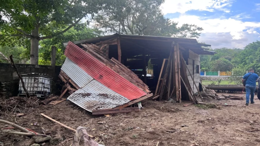Ya hay más viviendas dañadas en el municipio de Venustiano Carranza tras el paso de Huracán Otis
