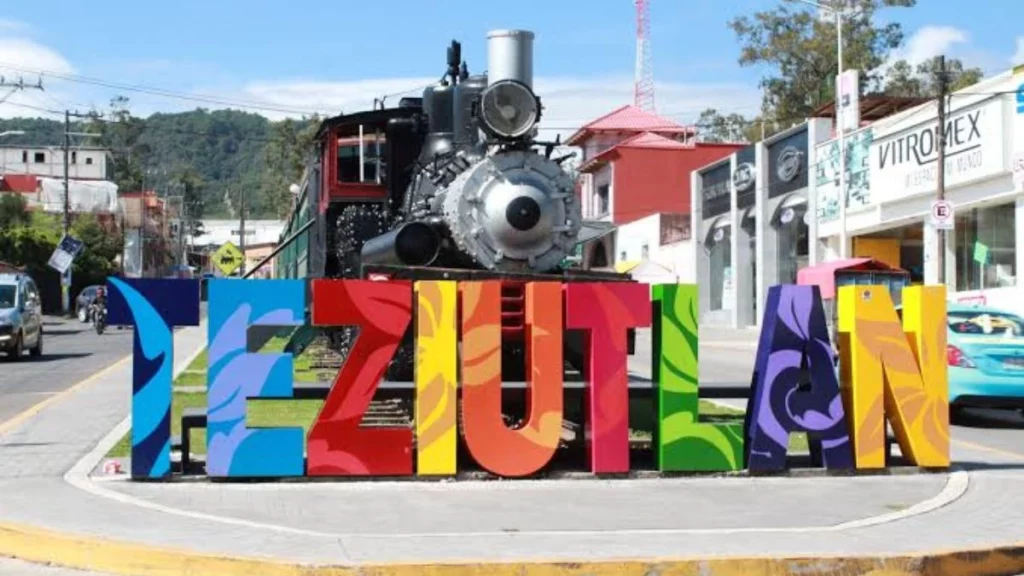 Tren con letras de Teziutlán