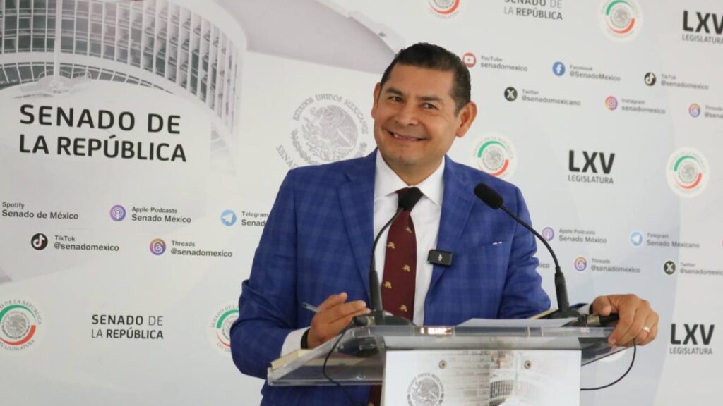 Armenta regresa como senador para votar a favor del presupuesto 2024 de AMLO