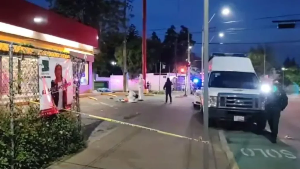 A puñaladas asesinan a un hombre afuera de un Oxxo en Humboldt, Puebla