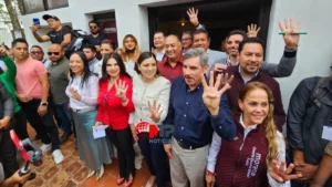 Se reúnen para resultados de encuestas con solo 14 aspirantes a gubernatura por Morena