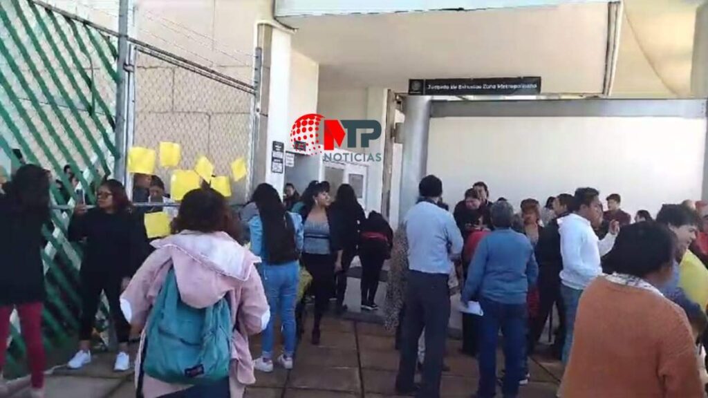 Sin servicios en Poder Judicial Puebla: bloquean accesos por segundo día consecutivo