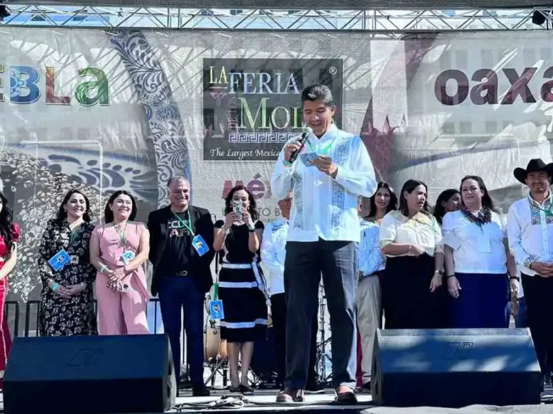 Construir un monumento al migrante en Los Ángeles: propone Eduardo Rivera a concejal