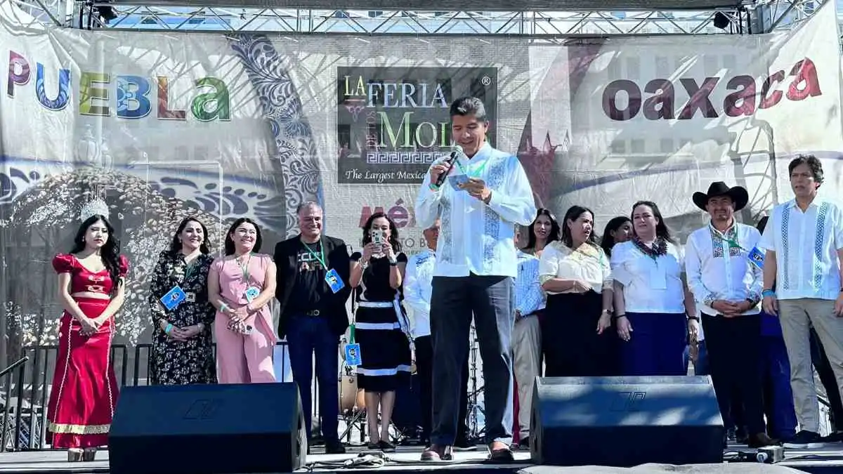 Construir un monumento al migrante en Los Ángeles: propone Eduardo Rivera a concejal