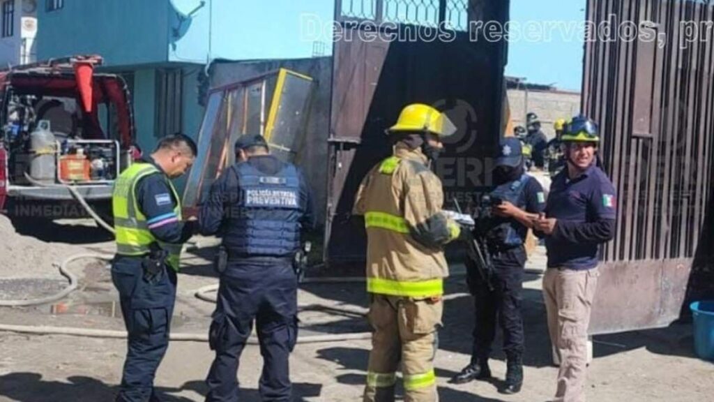 Policías municipales de Puebla y bomberos en zona de Xonacatepec donde explotaron tanques de gas; detuvieron a 4.