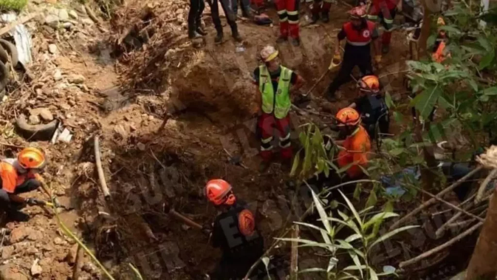 Familia muere sepultada tras deslave por huracán Otis en Acapulco, sobrevive solo el padre