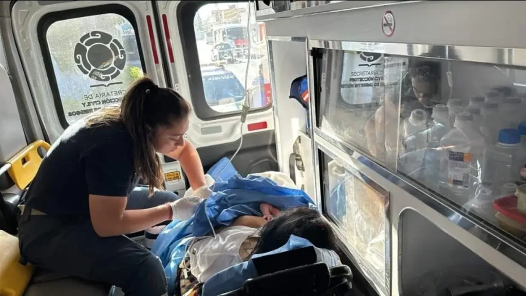 Joven da a luz a bordo de una combi del transporte público en Loma Bella