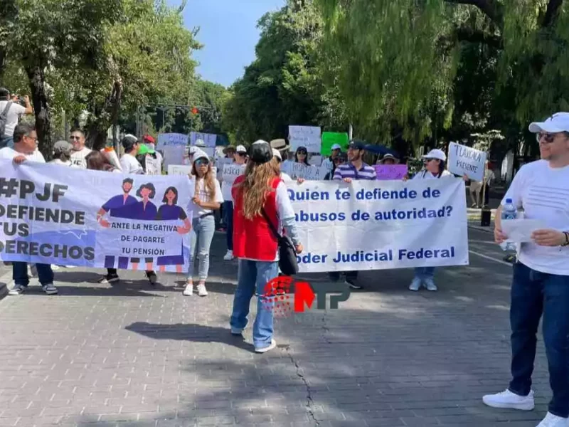 Trabajadores del Poder Judicial marchan con sus hijos y mascotas contra AMLO
