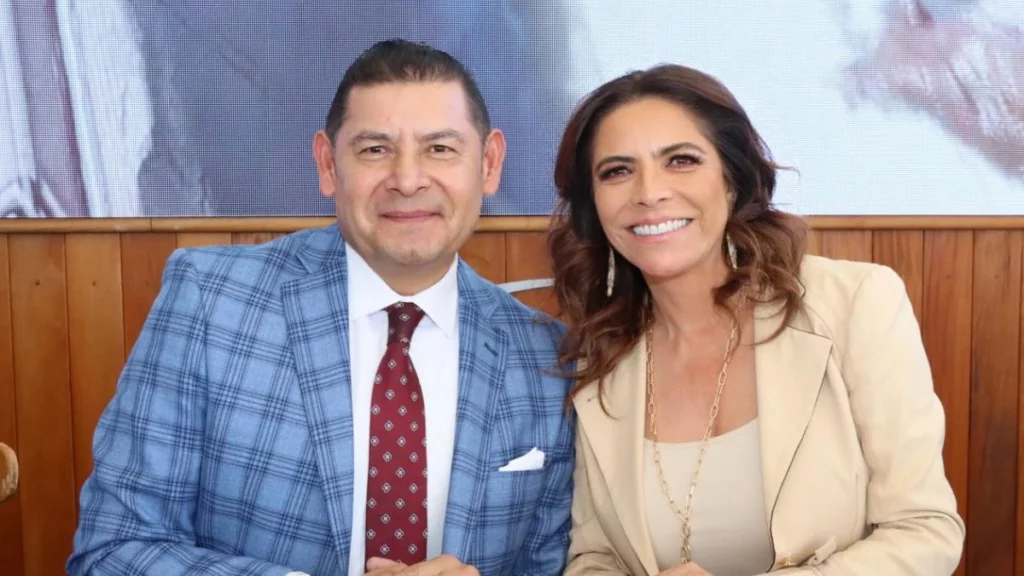 El candidato virtual a la gubernatura por Morena, Alejandro Armenta y Olivia Salomón