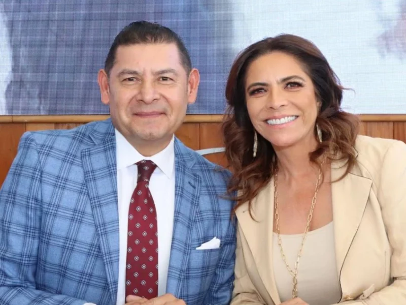 El candidato virtual a la gubernatura por Morena, Alejandro Armenta y Olivia Salomón