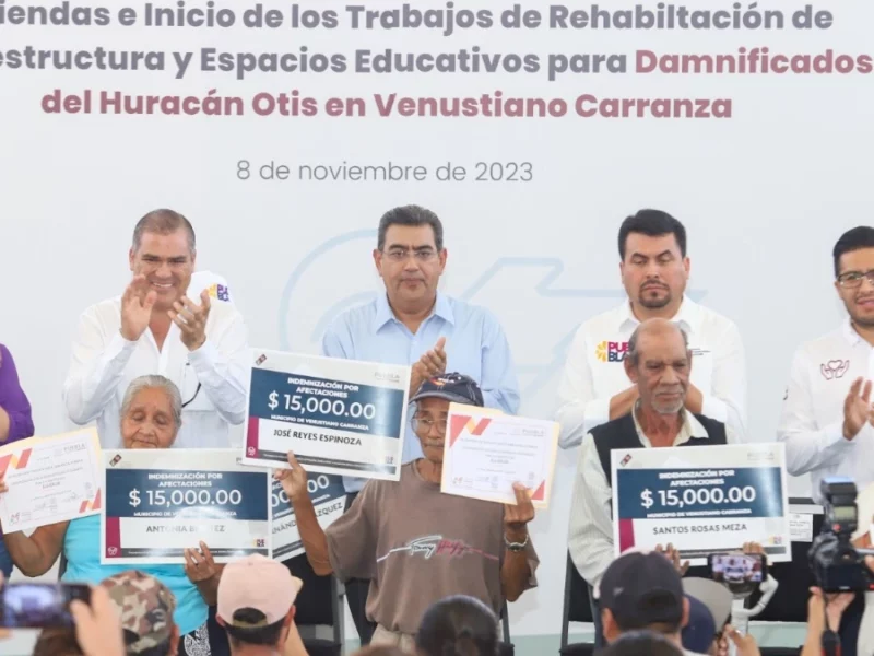 Entrega Sergio Salomón apoyos a habitantes de Venustiano Carranza