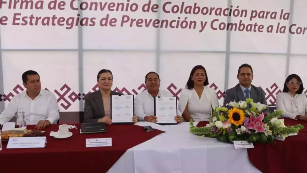 Edil Mario de la Rosa en firma de convenio de estartegias anticorrupción