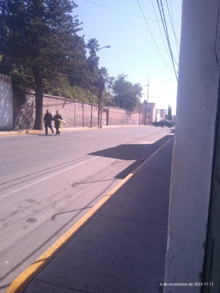 Policías municipales acordonaron zona donde encontraron cadáver en Puebla