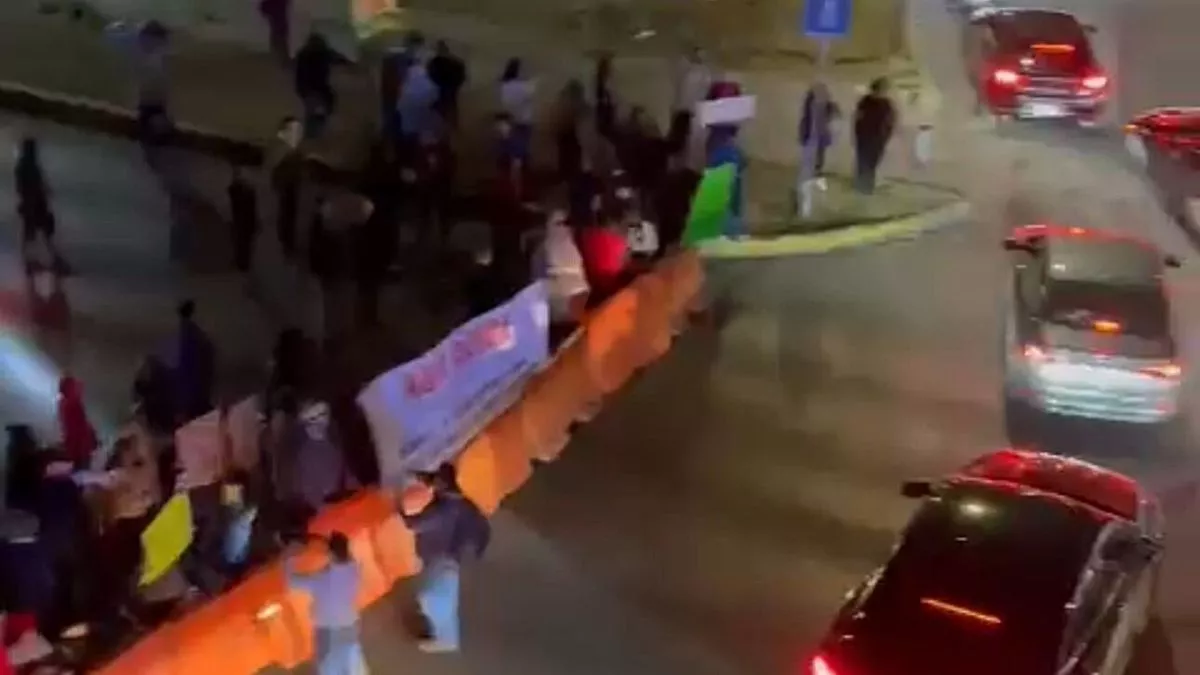 Manifestación en Atlixcáyotl por cierre de vueltas a la izquierda