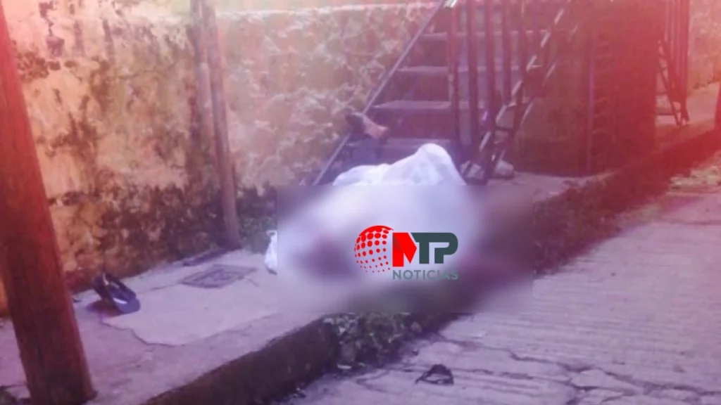 Mata a su esposo al empujarlo por escaleras de pulquería en Xicotepec