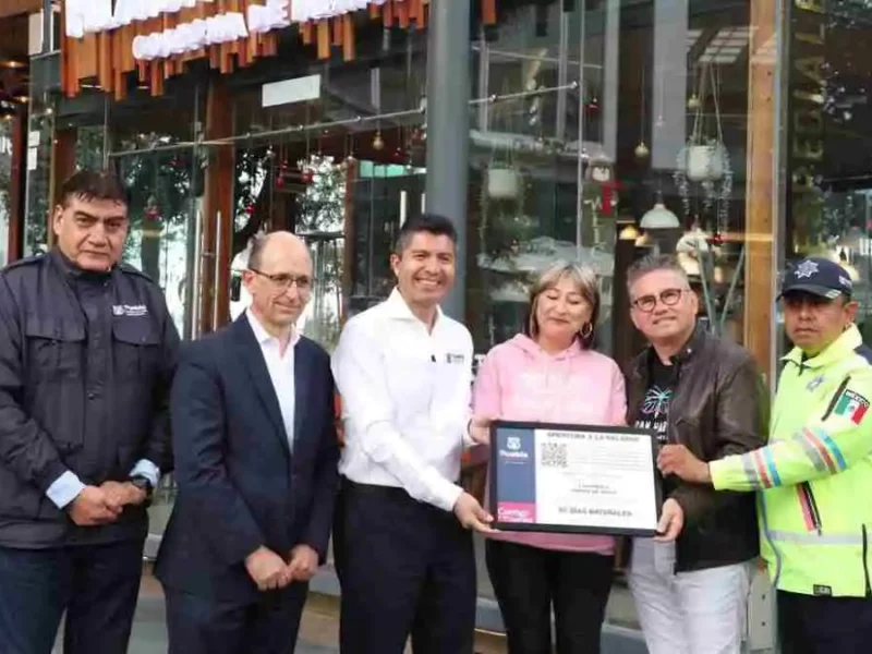 Ayuntamiento de Puebla entrega apoyo número mil 500 de 'Apertura a la Palabra'