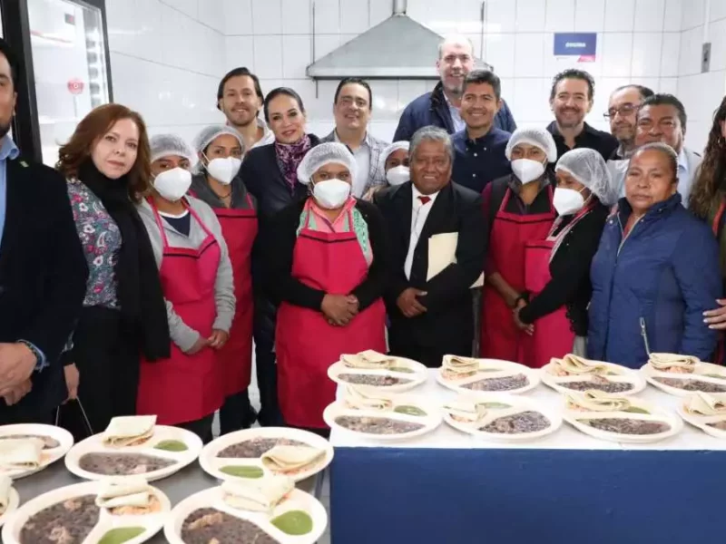 Ayuntamiento de Puebla entrega 36 desayunadores, con inversión de 8 MDP