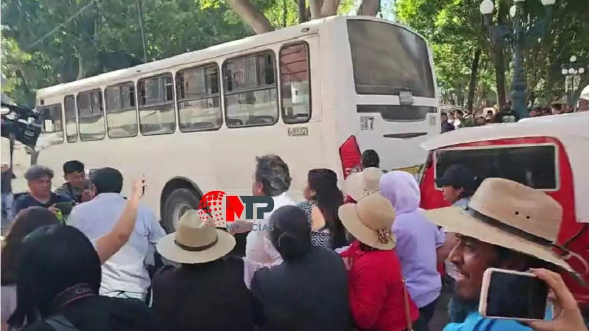 Denuncian a los de La Resurrección por “secuestro” de camiones de transporte público