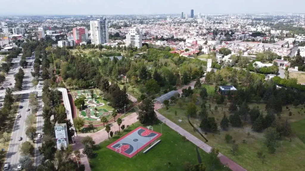 Vista aérea de Parque del Arte rehabilitado por gobierno de Sergio Salomón en Puebla.