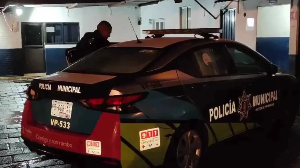 Ladrón huía con caja registradora del 7-Eleven, policías de Puebla lo detienen