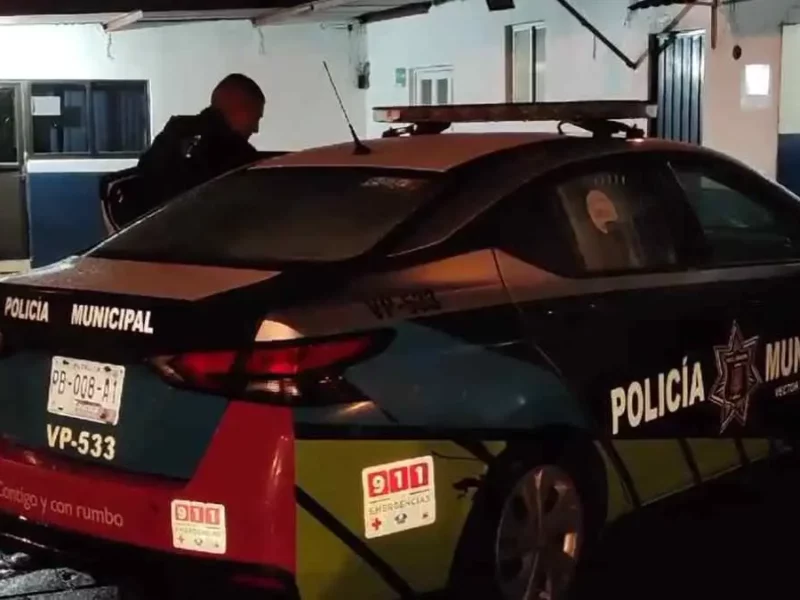 Ladrón huía con caja registradora del 7-Eleven, policías de Puebla lo detienen